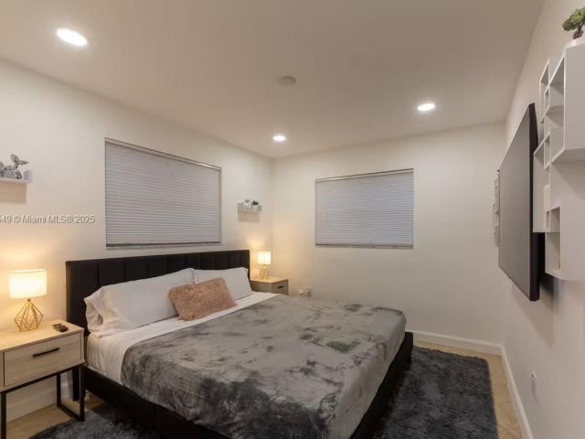 Продажа дома по адресу 21250 NE 23rd Ave - фото 6197183