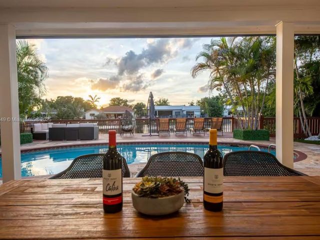 Продажа дома по адресу 21250 NE 23rd Ave - фото 6197189