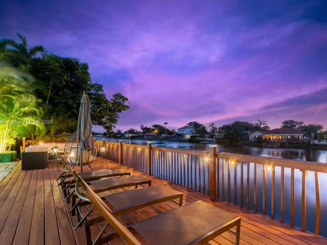 Продажа дома по адресу 21250 NE 23rd Ave - фото 6197191