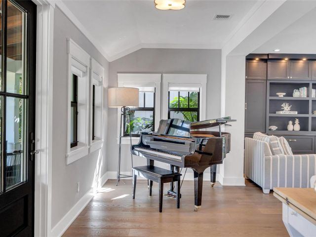 Дом в аренду по адресу 450 N Swinton Ave - фото 5757563