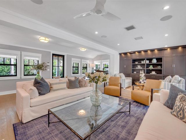 Дом в аренду по адресу 450 N Swinton Ave - фото 5757565