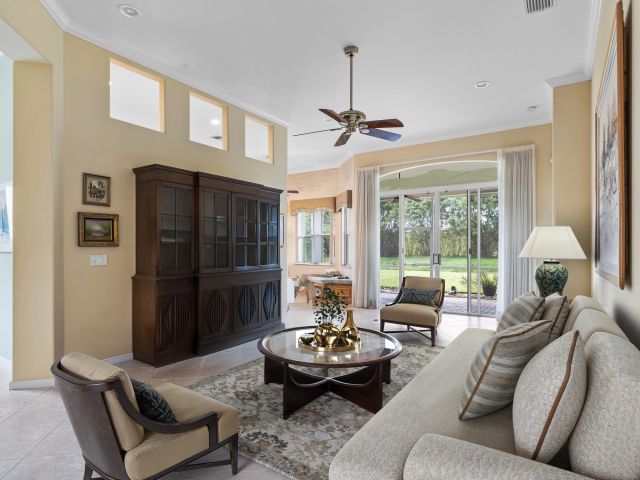 Продажа дома по адресу 7267 Demedici Circle - фото 6717853