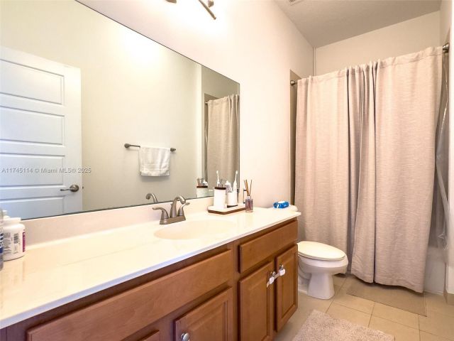 Продажа дома по адресу 686 NE 191st Ter - фото 5991033