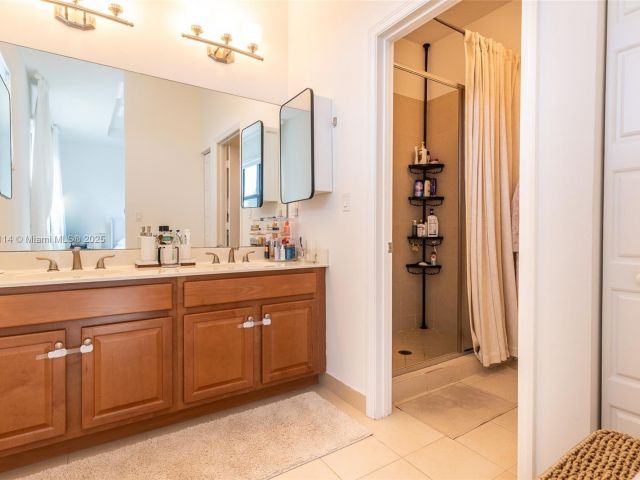 Продажа дома по адресу 686 NE 191st Ter - фото 5991037