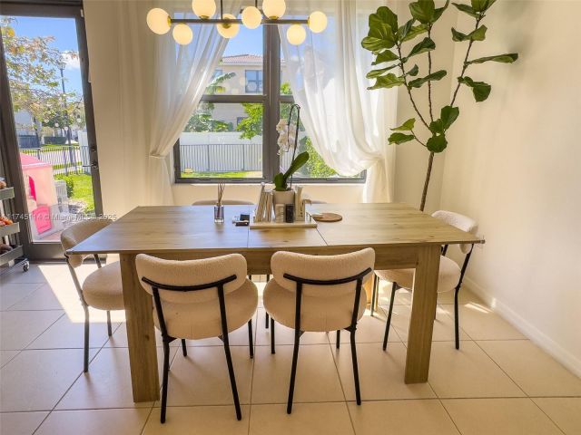 Продажа дома по адресу 686 NE 191st Ter - фото 5991045