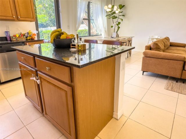 Продажа дома по адресу 686 NE 191st Ter - фото 5991046