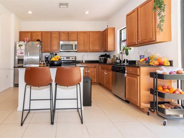 Продажа дома по адресу 686 NE 191st Ter - фото 5991048