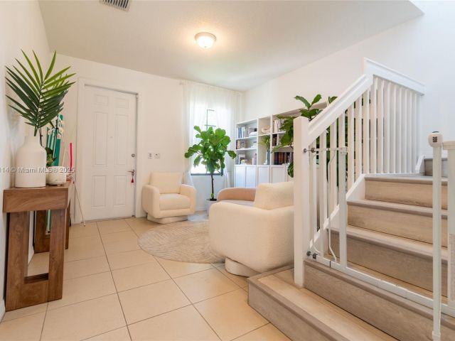 Продажа дома по адресу 686 NE 191st Ter - фото 5991052