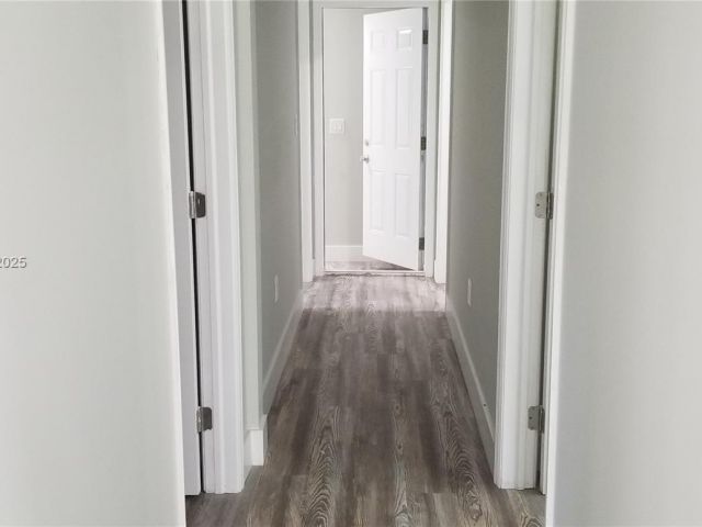 Продажа дома по адресу 2465 NE 184th St - фото 5580611