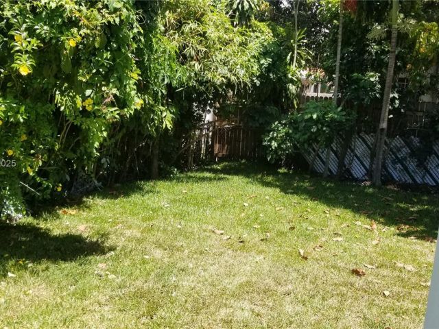 Продажа дома по адресу 2465 NE 184th St - фото 5580617