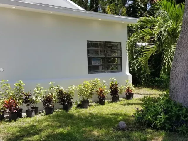 Продажа дома по адресу 2465 NE 184th St - фото 5580620