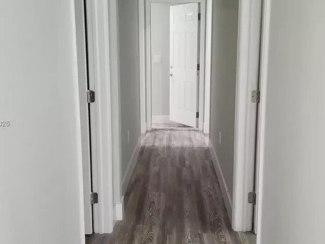 Продажа дома по адресу 2465 NE 184th St - фото 5580611