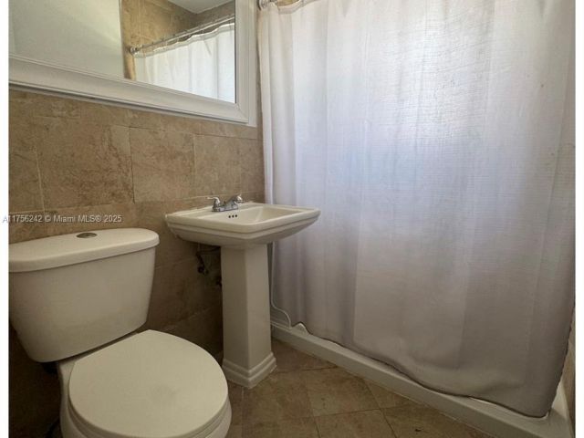 Продажа дома по адресу 2318 Scott St - фото 5529665