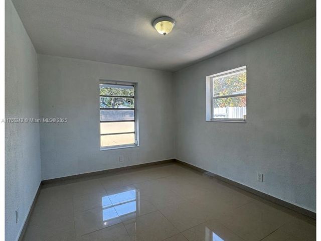 Продажа дома по адресу 2318 Scott St - фото 5529666