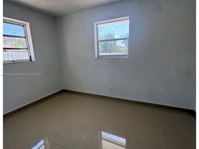 Продажа дома по адресу 2318 Scott St - фото 5529669