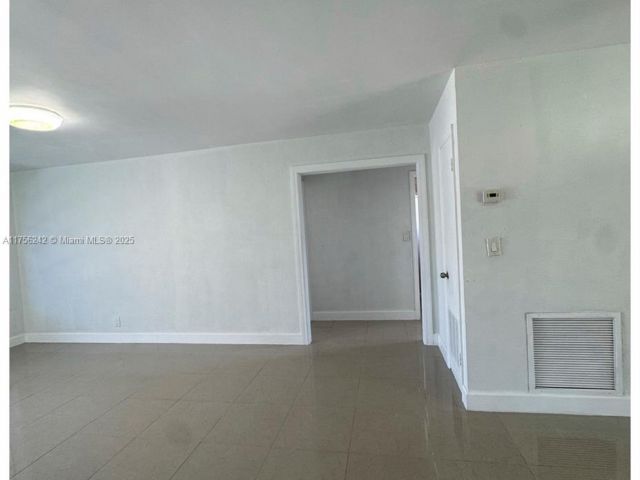 Продажа дома по адресу 2318 Scott St - фото 5529671