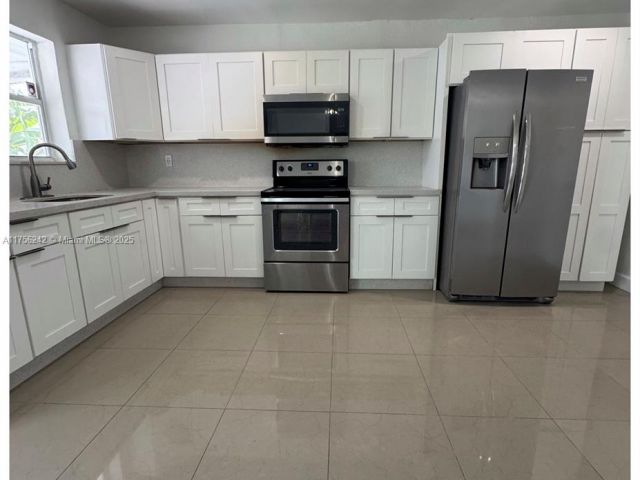 Продажа дома по адресу 2318 Scott St - фото 5529673