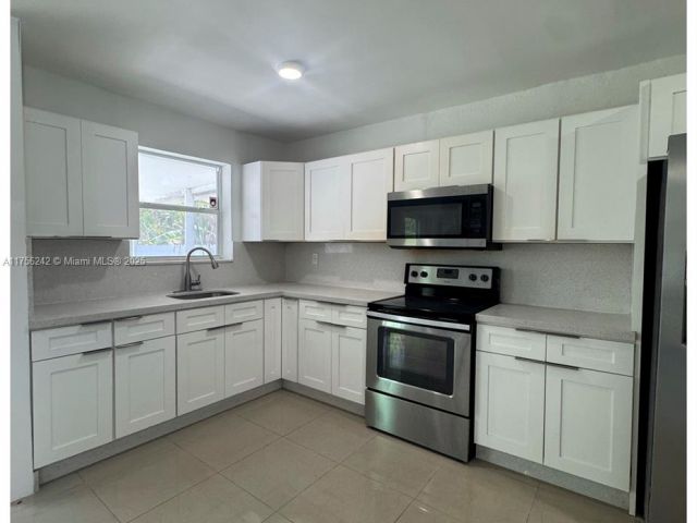 Продажа дома по адресу 2318 Scott St - фото 5529674