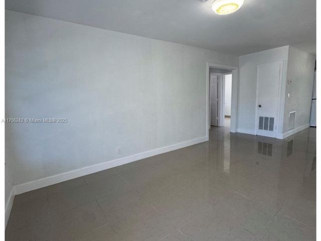 Продажа дома по адресу 2318 Scott St - фото 5529675