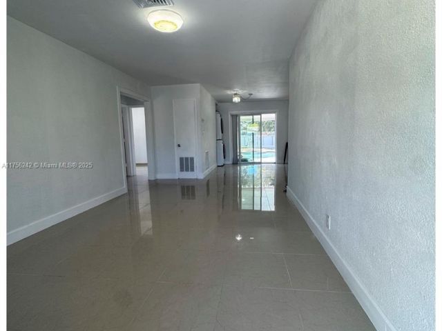 Продажа дома по адресу 2318 Scott St - фото 5529676