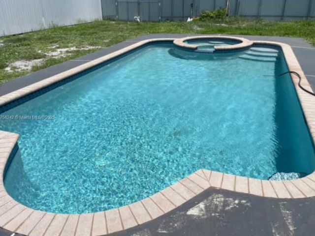 Продажа дома по адресу 2318 Scott St - фото 6187302