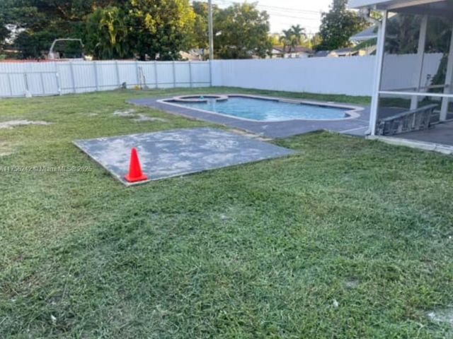 Продажа дома по адресу 2318 Scott St - фото 6187303