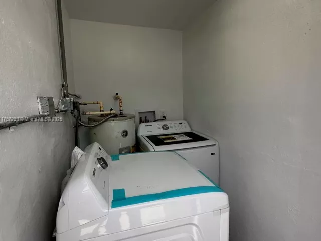 Продажа дома по адресу 1300 NW 7th Ter - фото 5566712