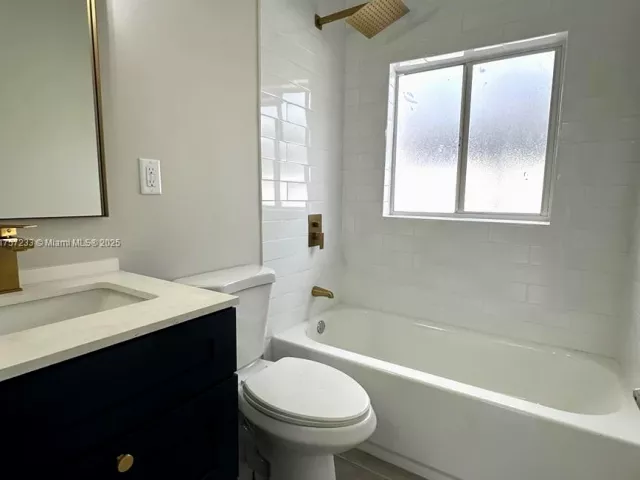 Продажа дома по адресу 1300 NW 7th Ter - фото 5566715