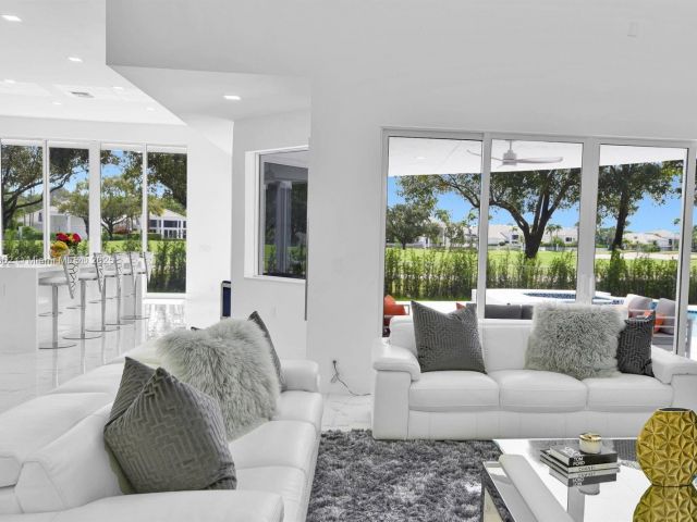 Дом в аренду по адресу 2578 NW 63rd Ln - фото 5747058