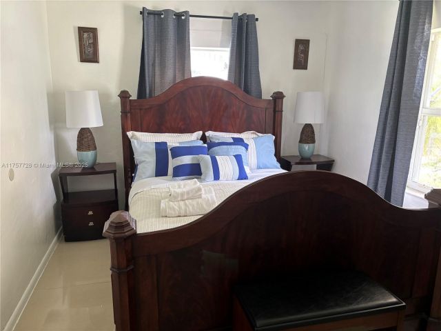 Продажа дома по адресу 1283 NW 45th St - фото 6005696