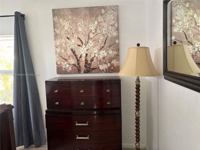 Продажа дома по адресу 1283 NW 45th St - фото 6005699