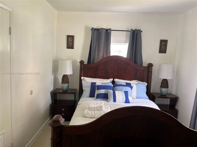 Продажа дома по адресу 1283 NW 45th St - фото 6005702