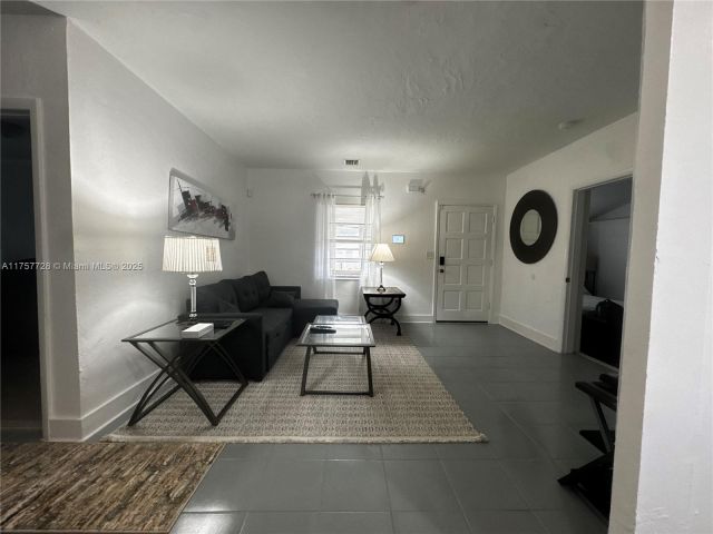 Продажа дома по адресу 1283 NW 45th St - фото 6005707