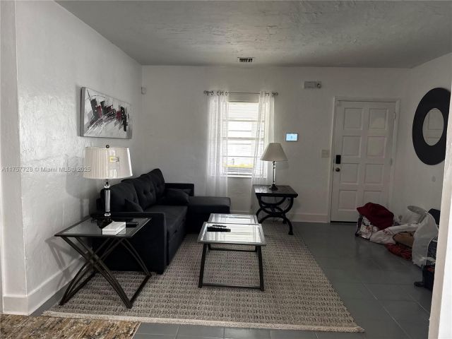 Продажа дома по адресу 1283 NW 45th St - фото 6005709