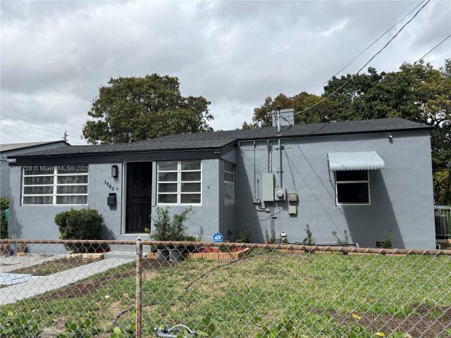 Продажа дома по адресу 1283 NW 45th St - фото 6005715