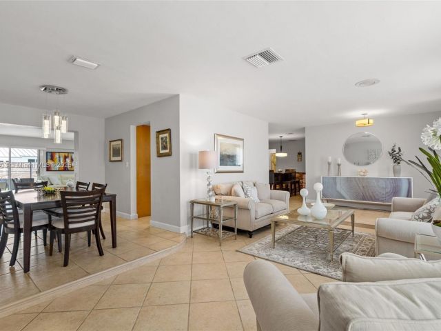 Продажа дома по адресу 6311 SW 93rd Ct - фото 5556279