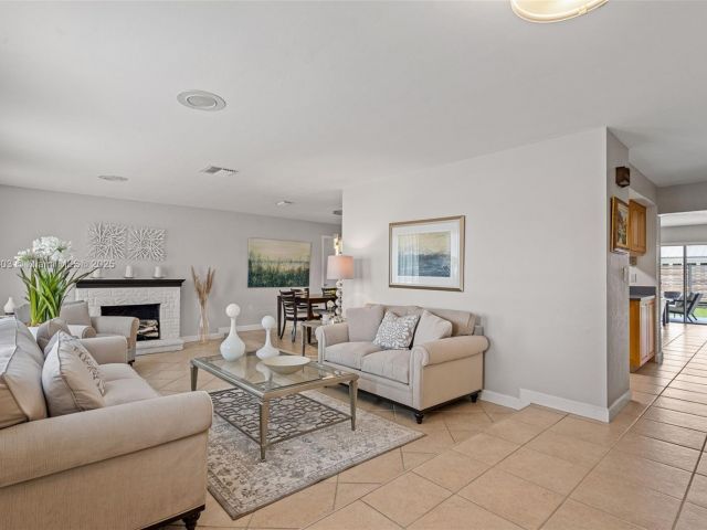 Продажа дома по адресу 6311 SW 93rd Ct - фото 5556282