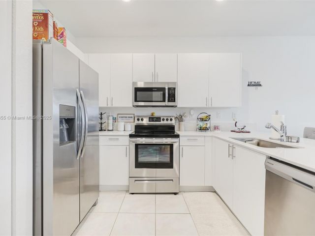 Продажа дома по адресу 12816 SW 235th Ter 12816 - фото 5628029