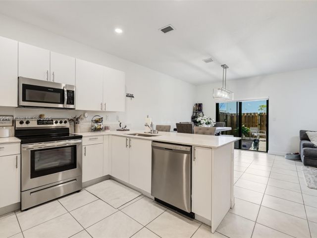 Продажа дома по адресу 12816 SW 235th Ter 12816 - фото 5628030