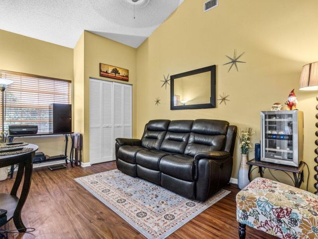 Продажа дома по адресу 9023 Baybury Lane - фото 5779106