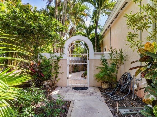 Продажа дома по адресу 9023 Baybury Lane - фото 5779109