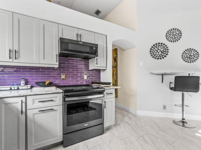 Продажа дома по адресу 9023 Baybury Lane - фото 5779114