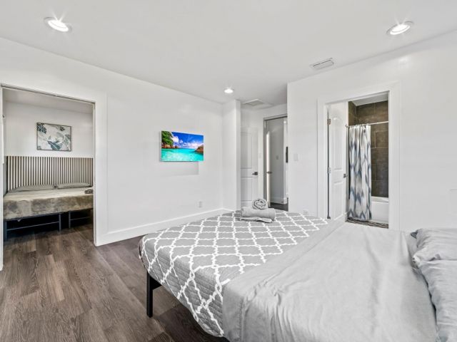 Продажа дома по адресу 1215 NE 200th St - фото 5970712