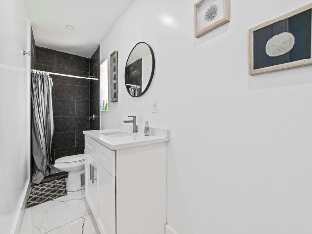 Продажа дома по адресу 1215 NE 200th St - фото 5970716