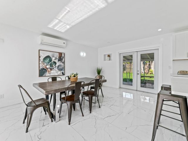 Продажа дома по адресу 1215 NE 200th St - фото 5970721