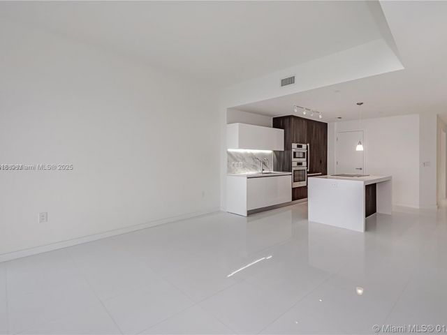 Продажа квартиры #2600 - фото 5639827