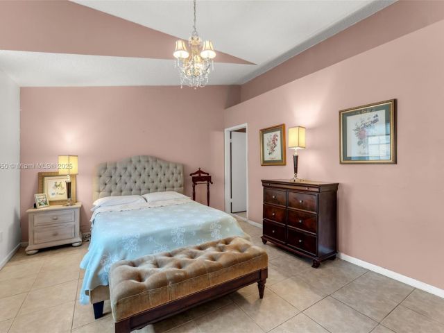 Продажа дома по адресу 11060 SW 153rd Ct - фото 6035145