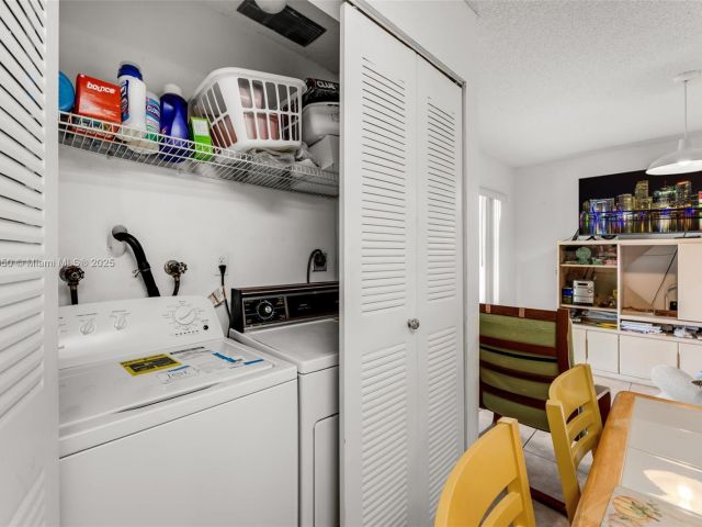 Продажа дома по адресу 11060 SW 153rd Ct - фото 6035147