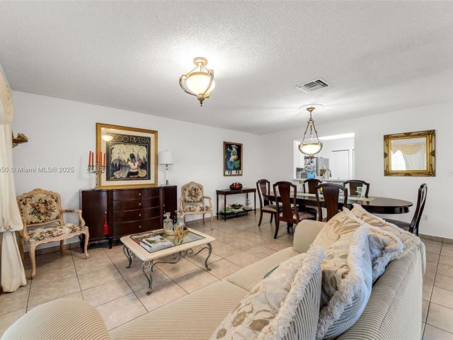 Продажа дома по адресу 11060 SW 153rd Ct - фото 6035155