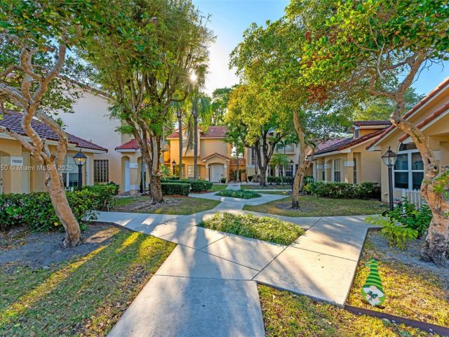 Продажа дома по адресу 11060 SW 153rd Ct - фото 6035160